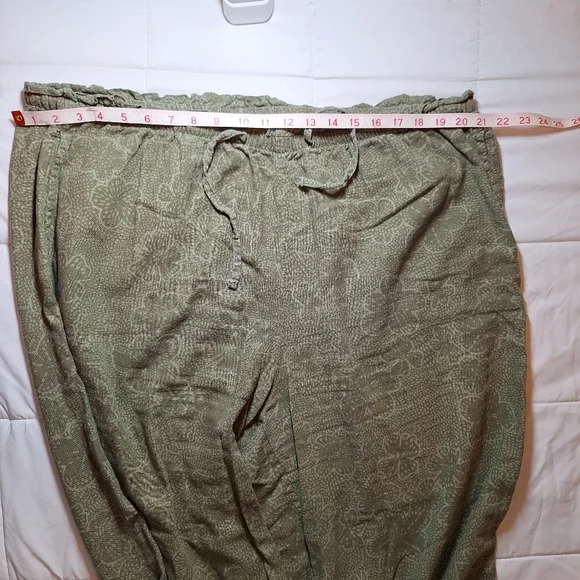 Maurices 2x Wide leg pants green/floral - Picture 2 of 6
